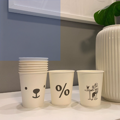 takeaway plastic cups
